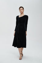 ميكا فستان نسائي للركبة مخملي بكم طويل وقصه رقبة V