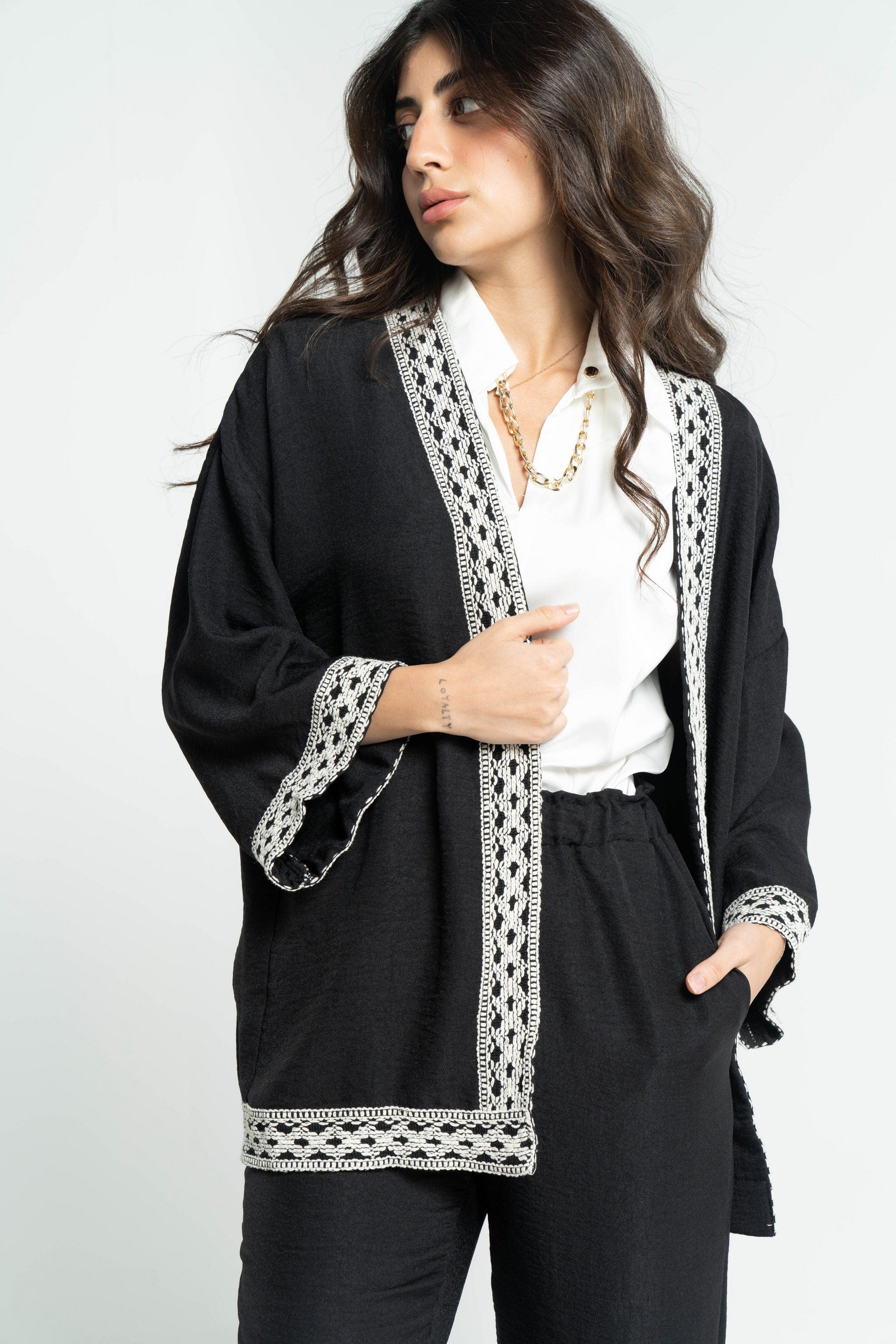 داليدرس كيمونو نسائي مطرز كم طويل واسع أسود