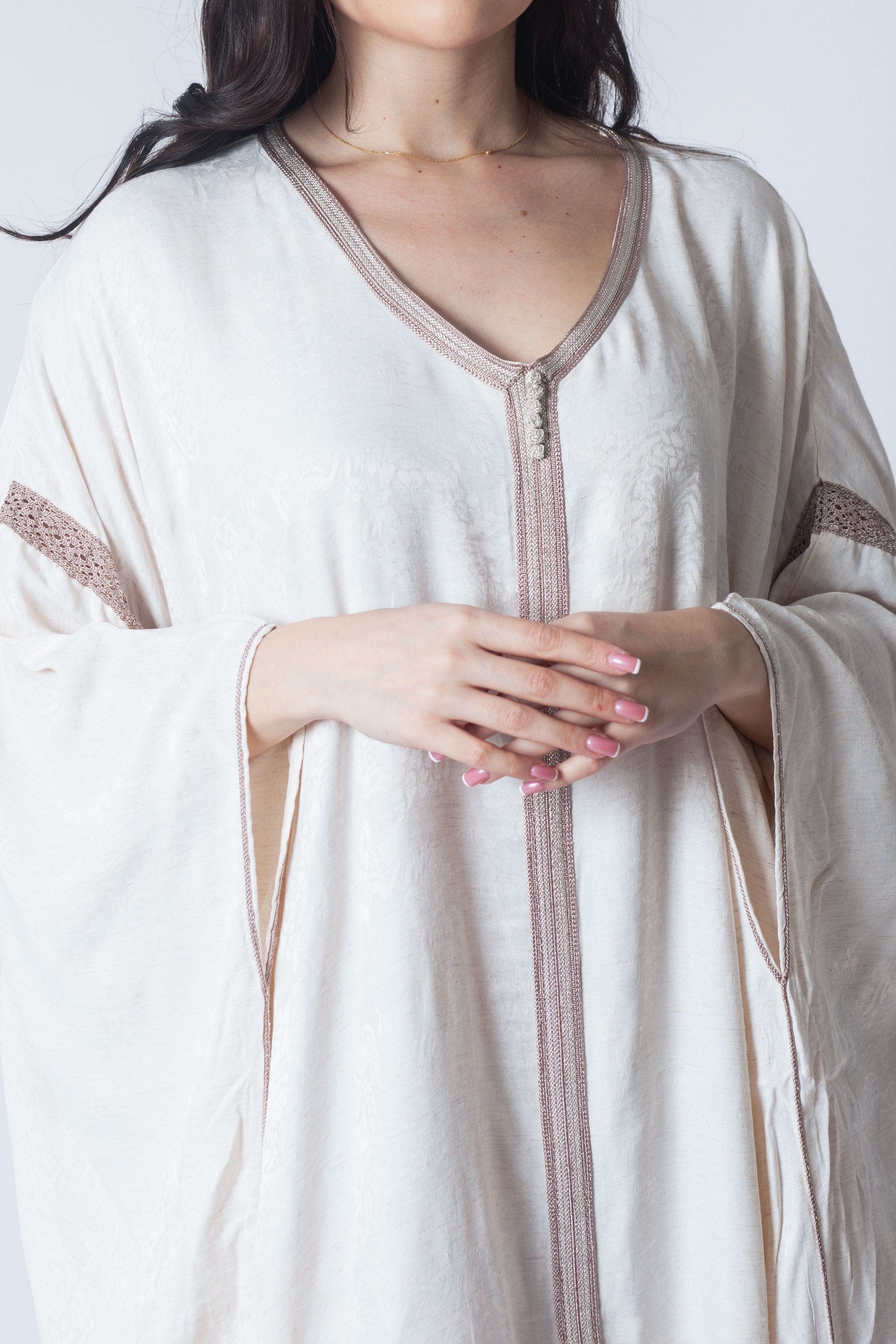 ديامانتين غندورة كم 3/4 سادة بلمعة أمامية كم طويل نسائي بيج