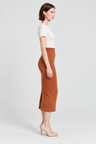 BS8033 brown side - model Maria