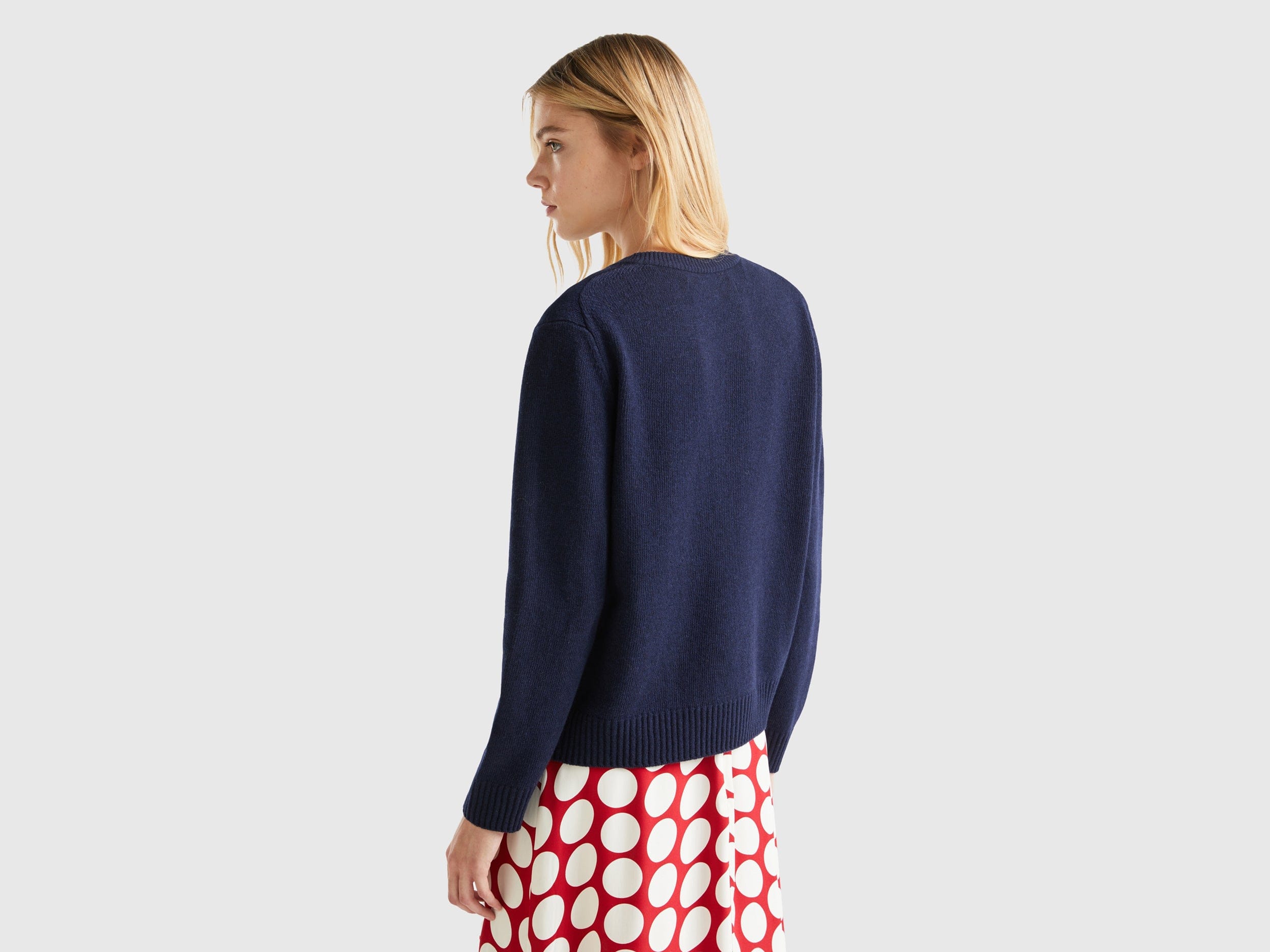 يونايتد كولورز اوف بينيتون بلوفر صوفي بنقشة زهور على الصدر كم طويل نسائي