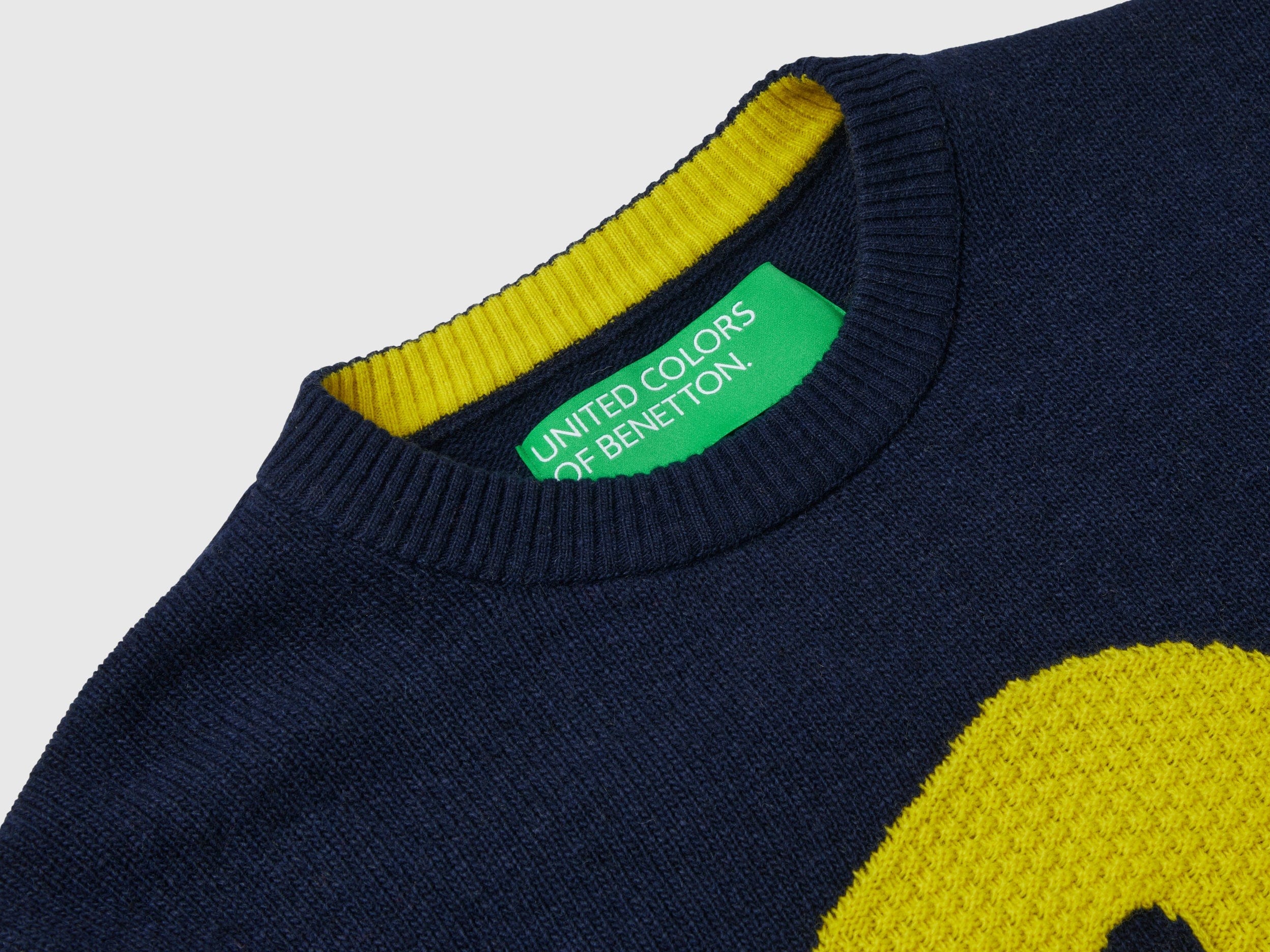 يونايتد كولورز اوف بينيتون بلوفر صوفي بنقشة زهور على الصدر كم طويل نسائي