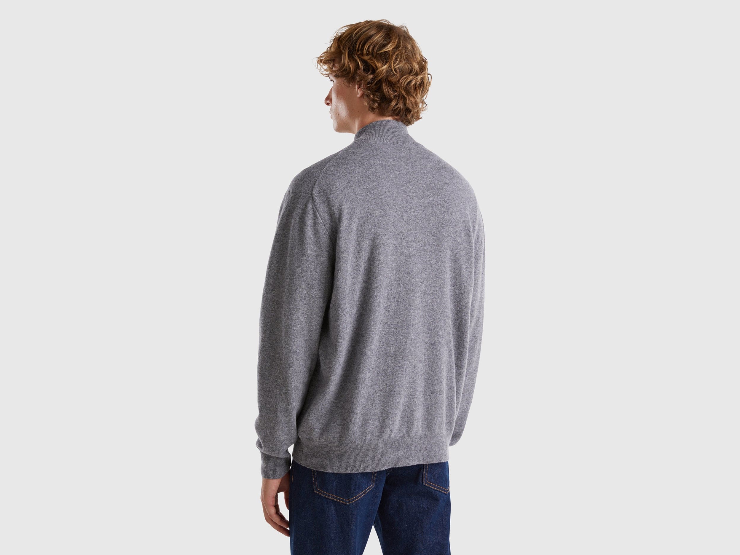 يونايتد كولورز اوف بينيتون سترة رجالية بأكمام طويلة وسحاب