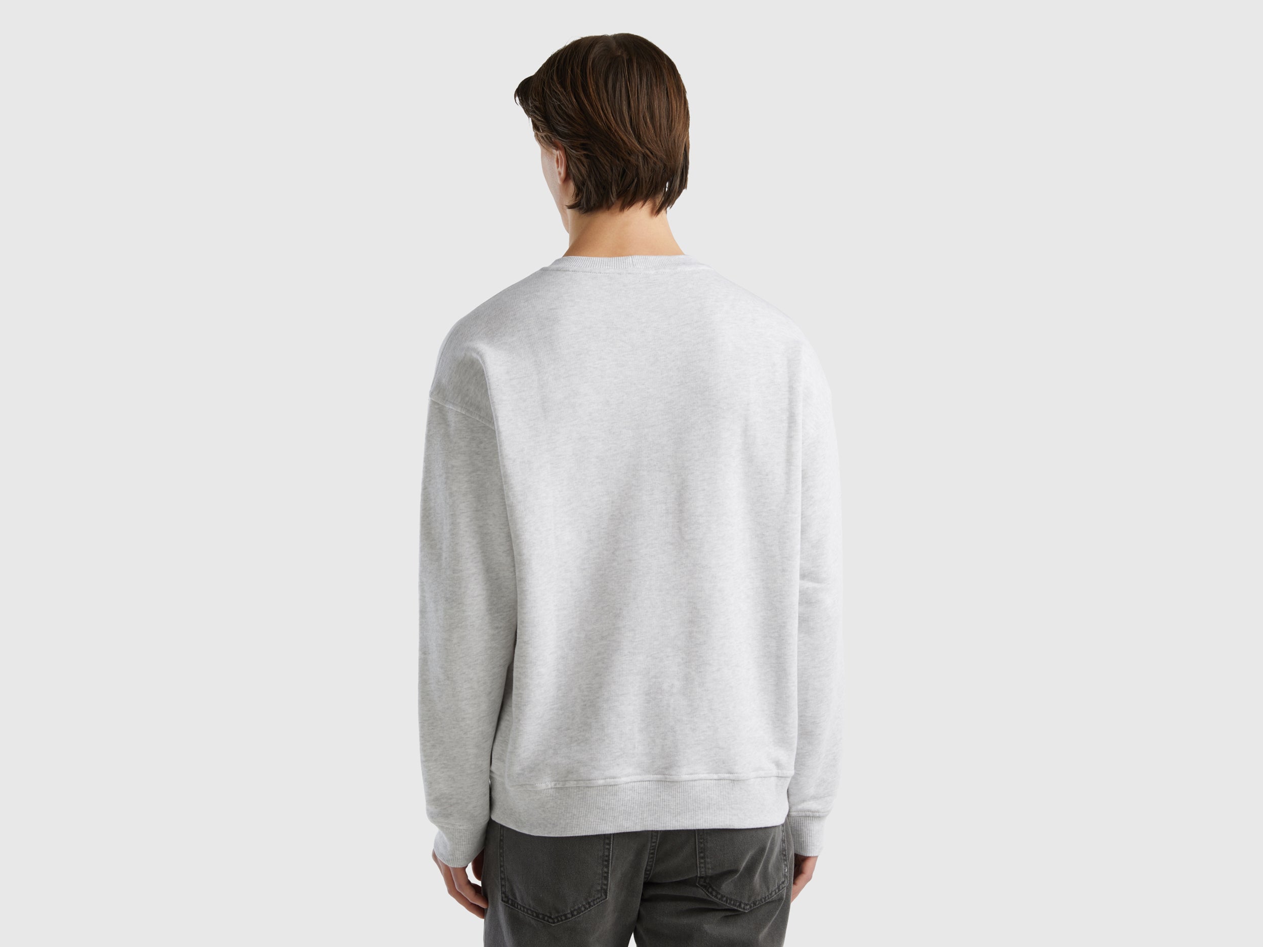 يونايتد كولورز اوف بينيتون سويت شيرت بياقة دائرية مع طباعة شعار رجالي