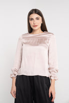 نتشي بلوزة سادة كم طويل بأساور على شكل وردة