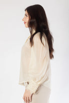 بلوزة مزينة بدانتيل بأزرار أمامية كم طويل نسائي