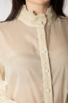 بلوزة مزينة بدانتيل بأزرار أمامية كم طويل نسائي