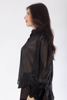 بلوزة مزينة بدانتيل بأزرار أمامية كم طويل نسائي