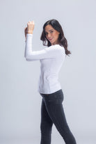 كارينا بلوزه بيضاء قطن سادة بياقة مستديرة