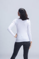 كارينا بلوزه بيضاء قطن سادة بياقة مستديرة