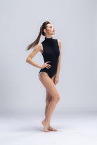 كارينا بدي سوت بدون أكمام بياقة عالية