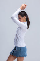 كارينا بلوزة سادة بأكمام طويلة بياقة عالية