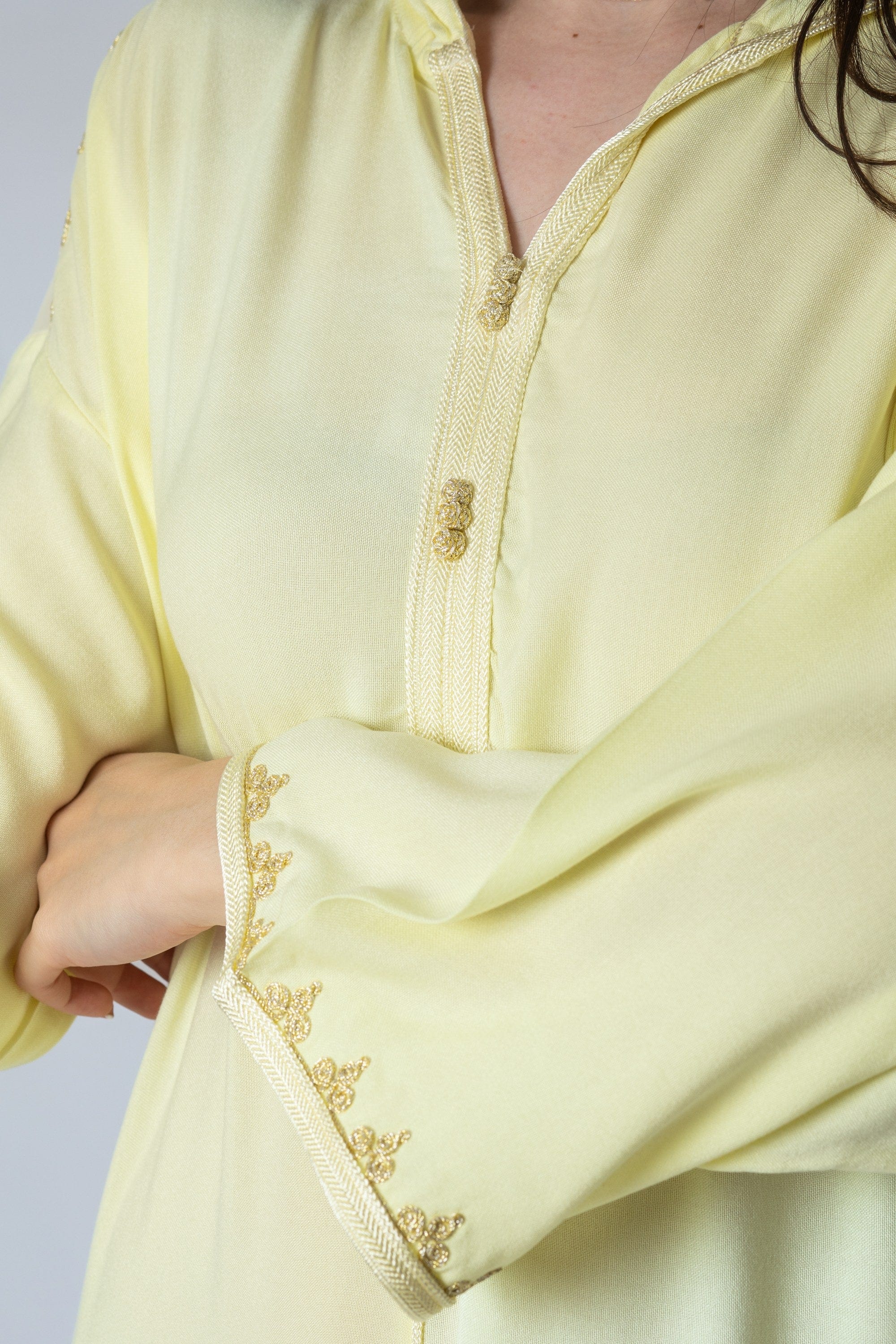 ديامانتين جلابية بأكمام طويلة سادة مزينة بكور أمامية نسائي أصفر فاتح