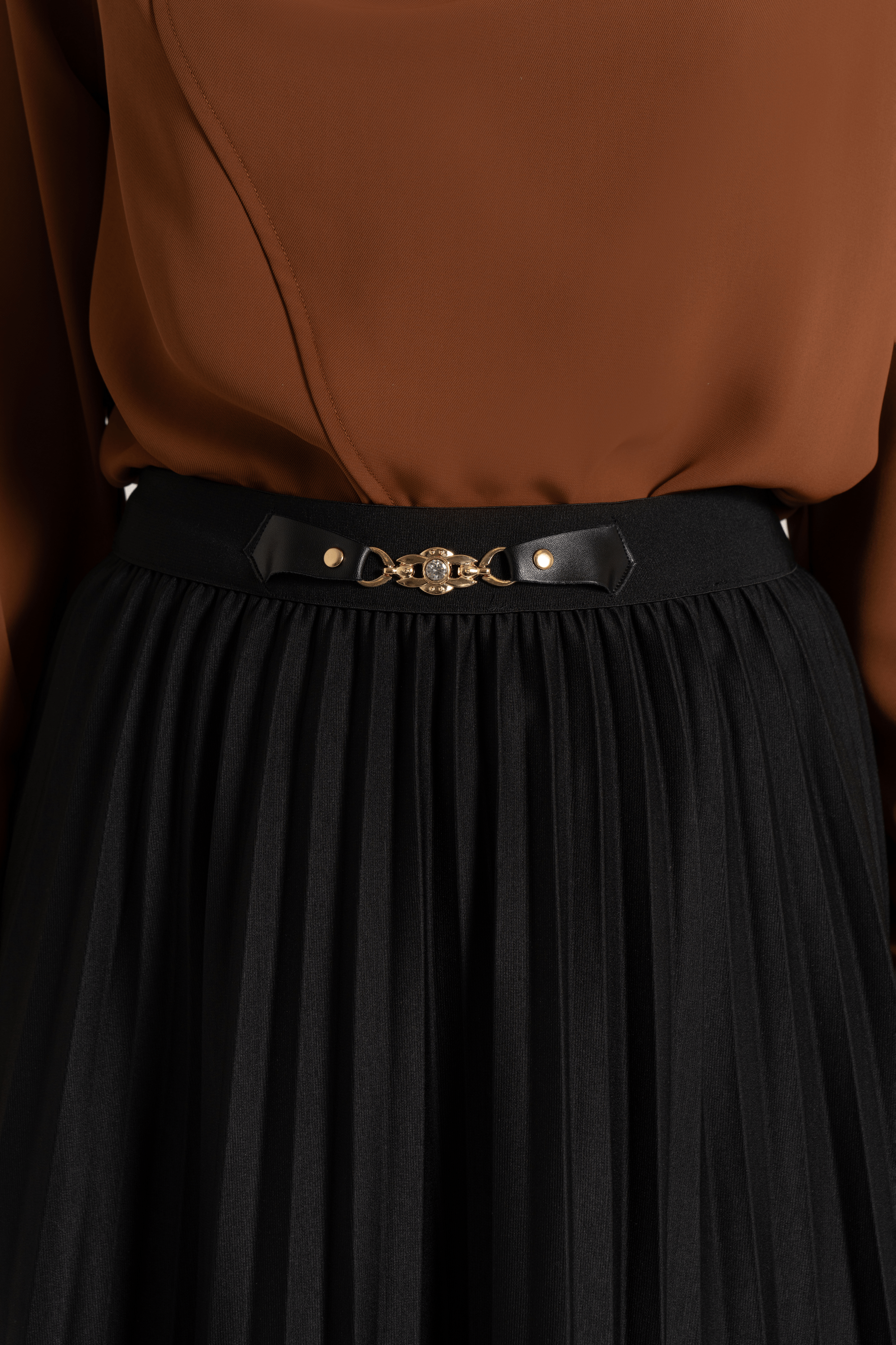 Fashion تنورة ميدي بليسية مزينة بحزام جلد صغير