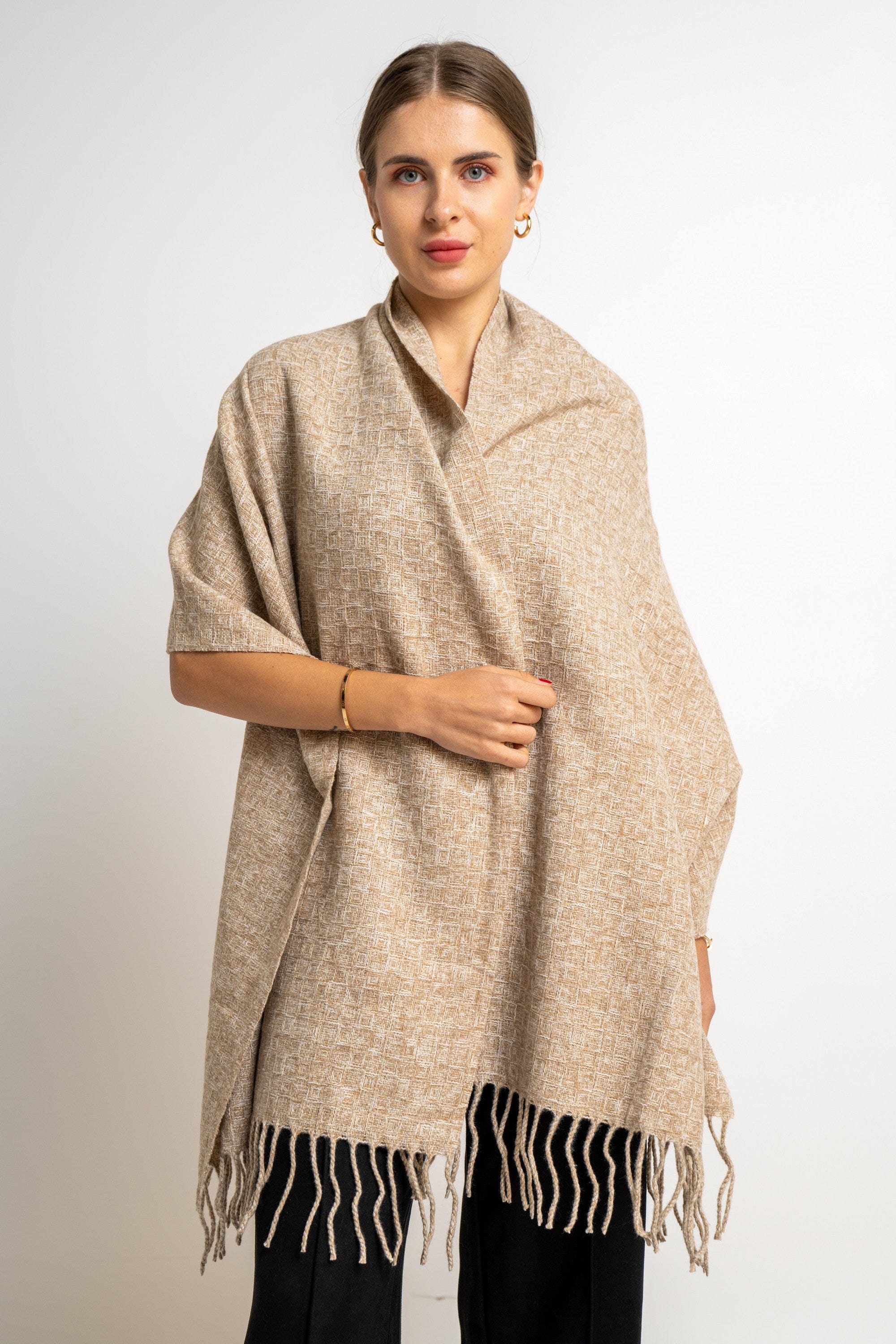 ميكا شال كبير منقوش بخيوط نسائى