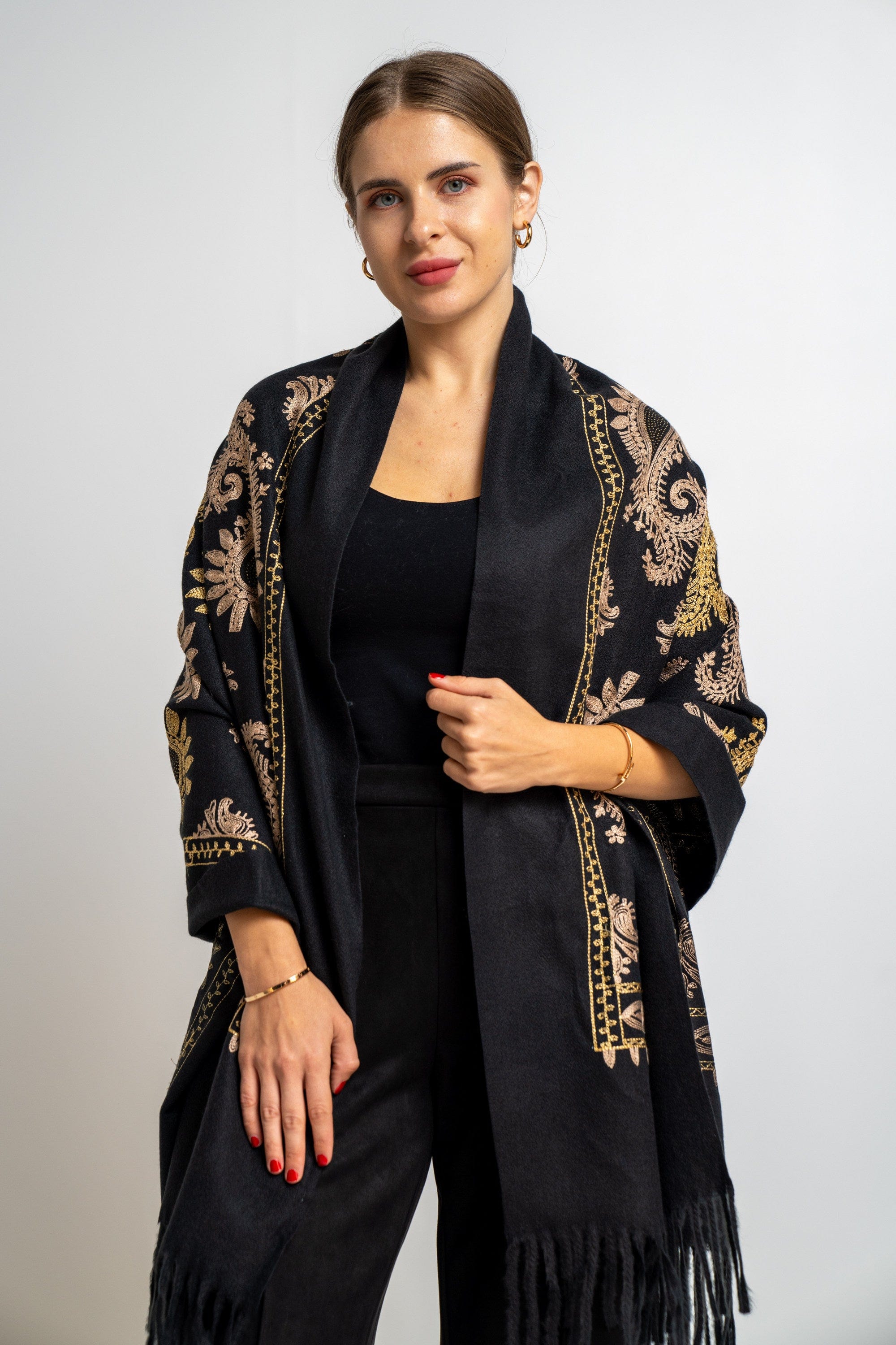 نتشي وشاح مطرز نسائي