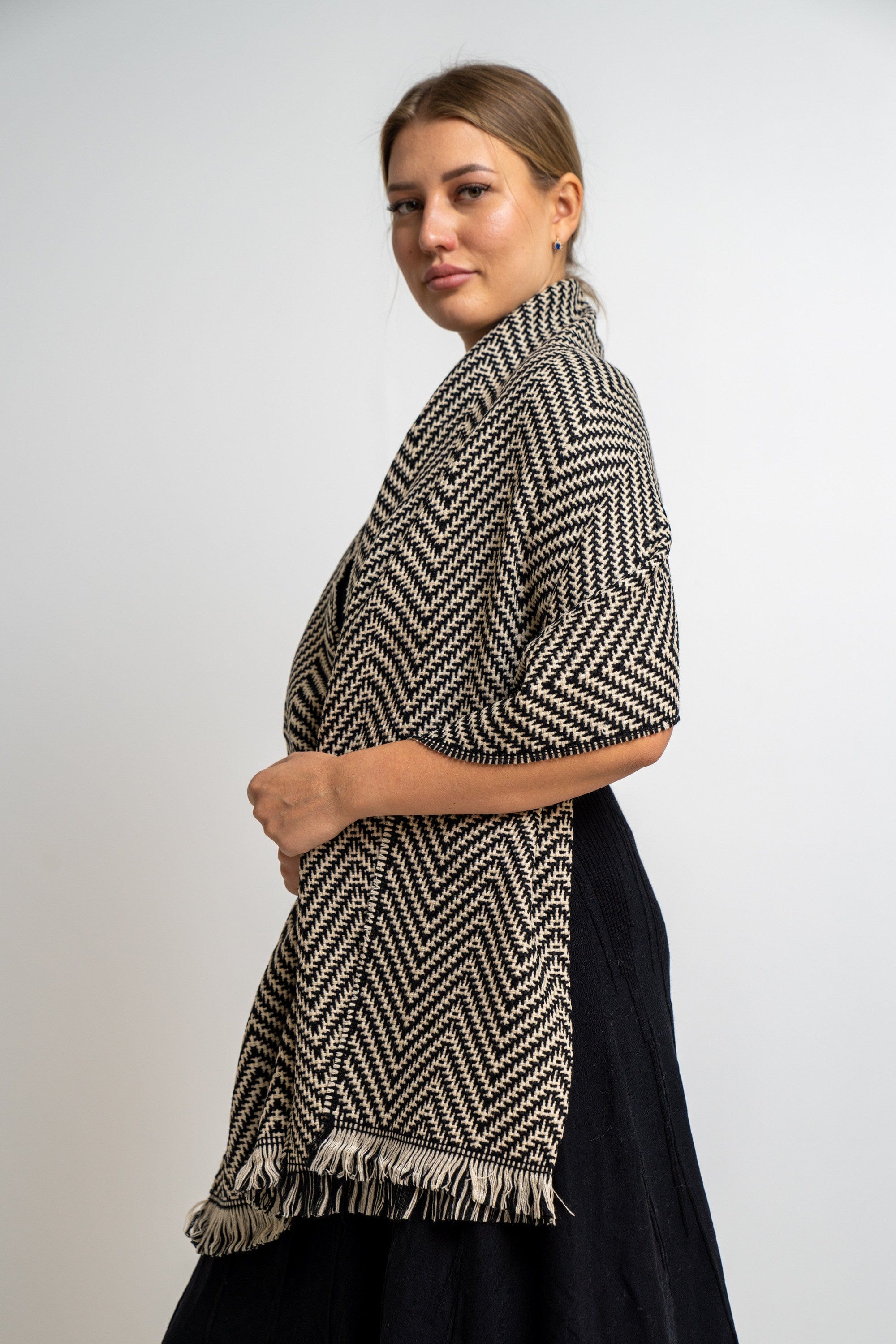 نتشي وشاح تريكو بألوان متداخلة نسائي