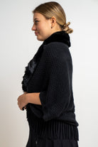 ميكا شال نسائي سادة مزين بفرو وأكمام