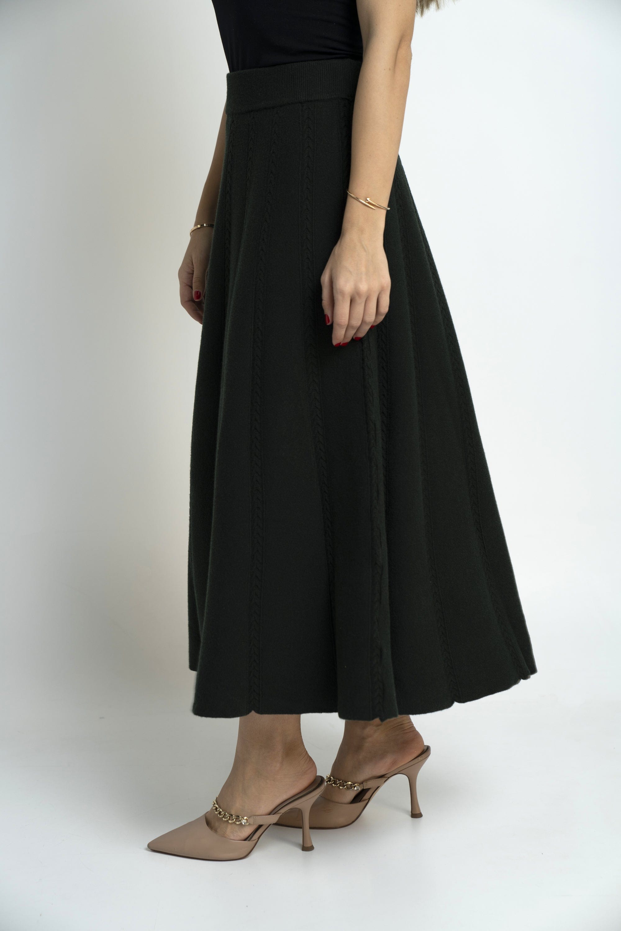 نتشي تنورة سادة بكسرات ميدي نسائي