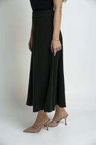 نتشي تنورة سادة بكسرات ميدي نسائي