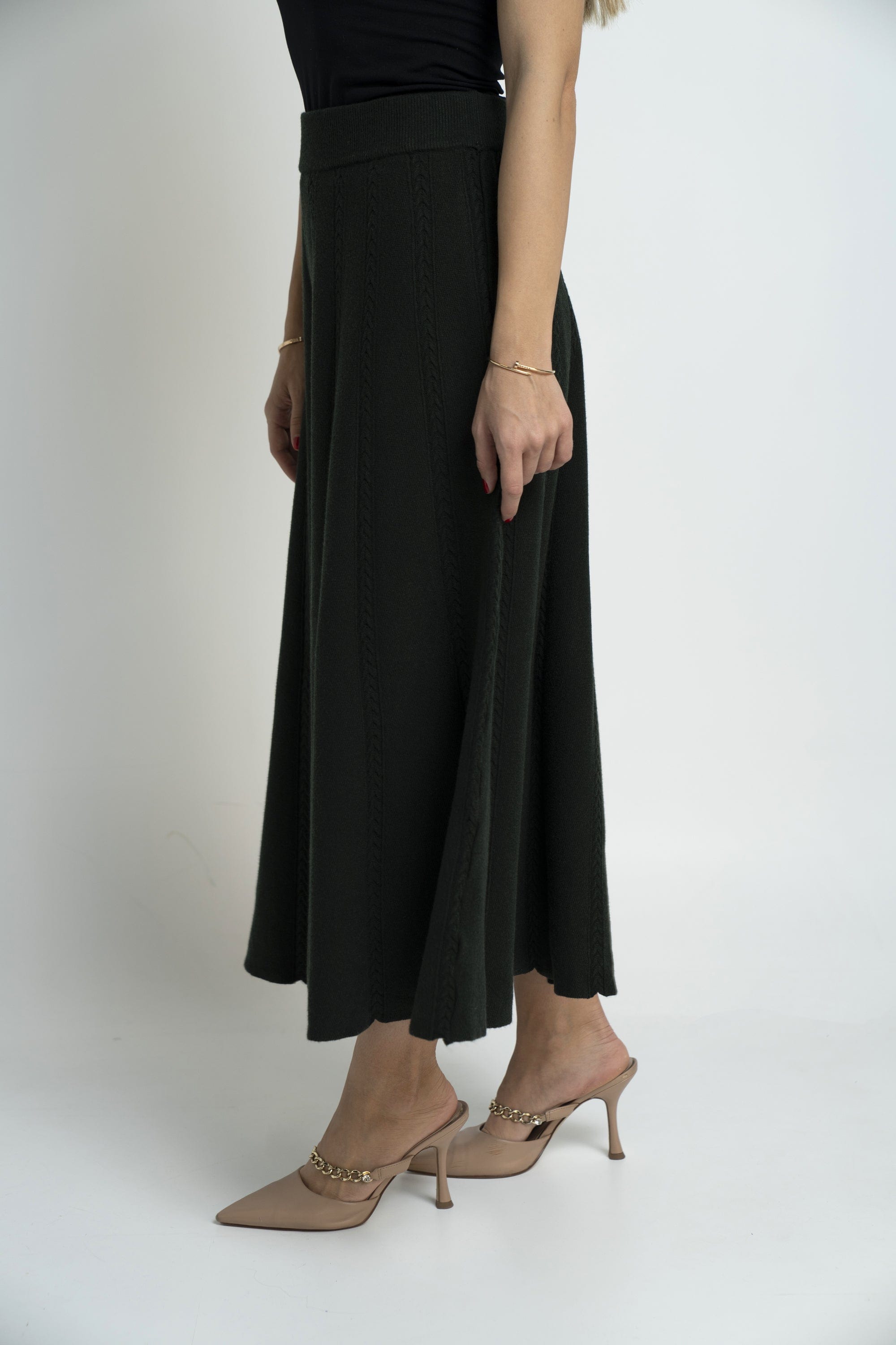 نتشي تنورة سادة بكسرات ميدي نسائي