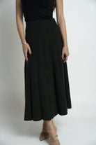 نتشي تنورة سادة بكسرات ميدي نسائي