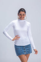 كارينا بلوزة سادة بأكمام طويلة بياقة عالية