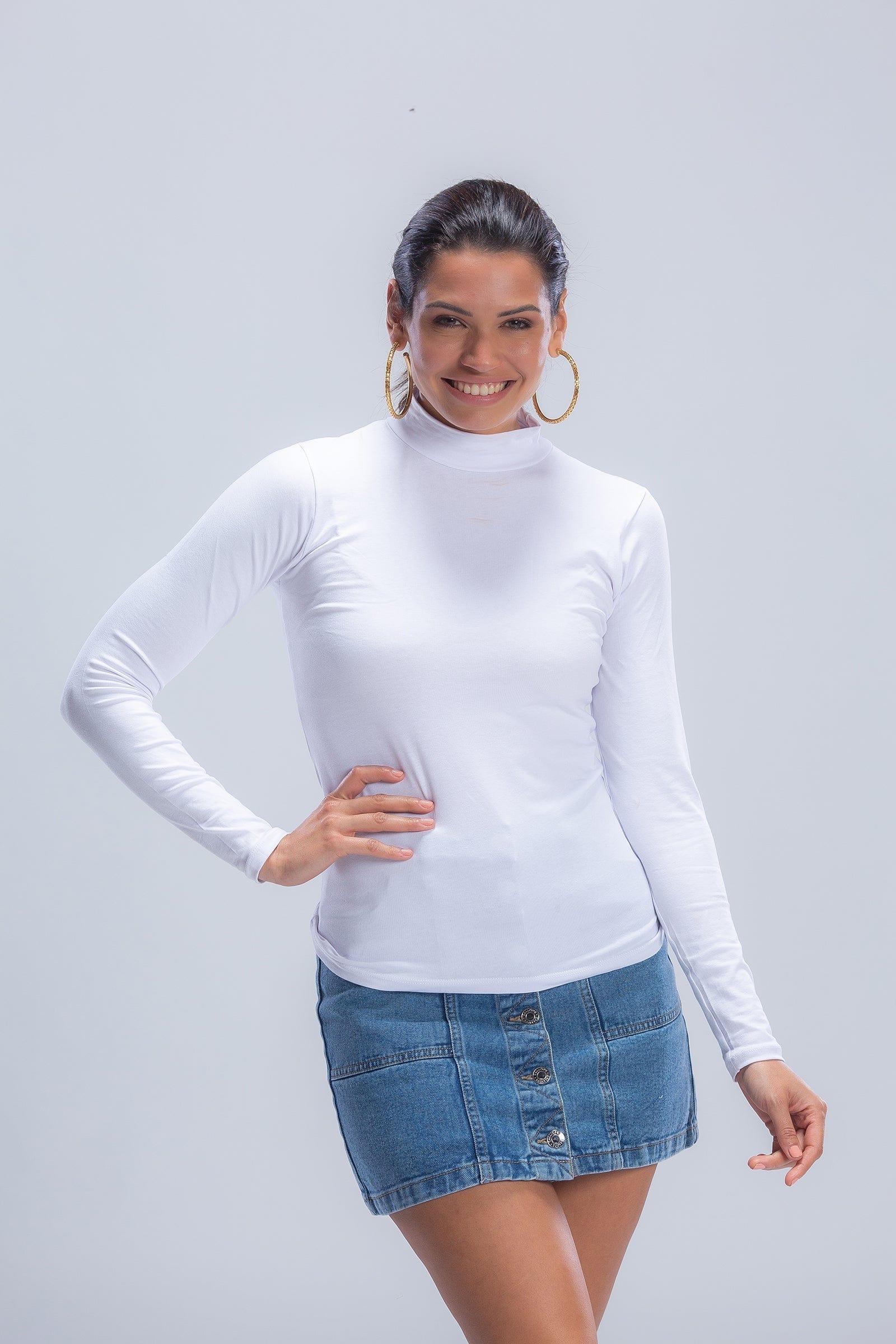 كارينا بلوزة سادة بأكمام طويلة بياقة عالية