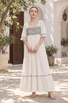 IY520S251EB off_white lifestyle - model alice