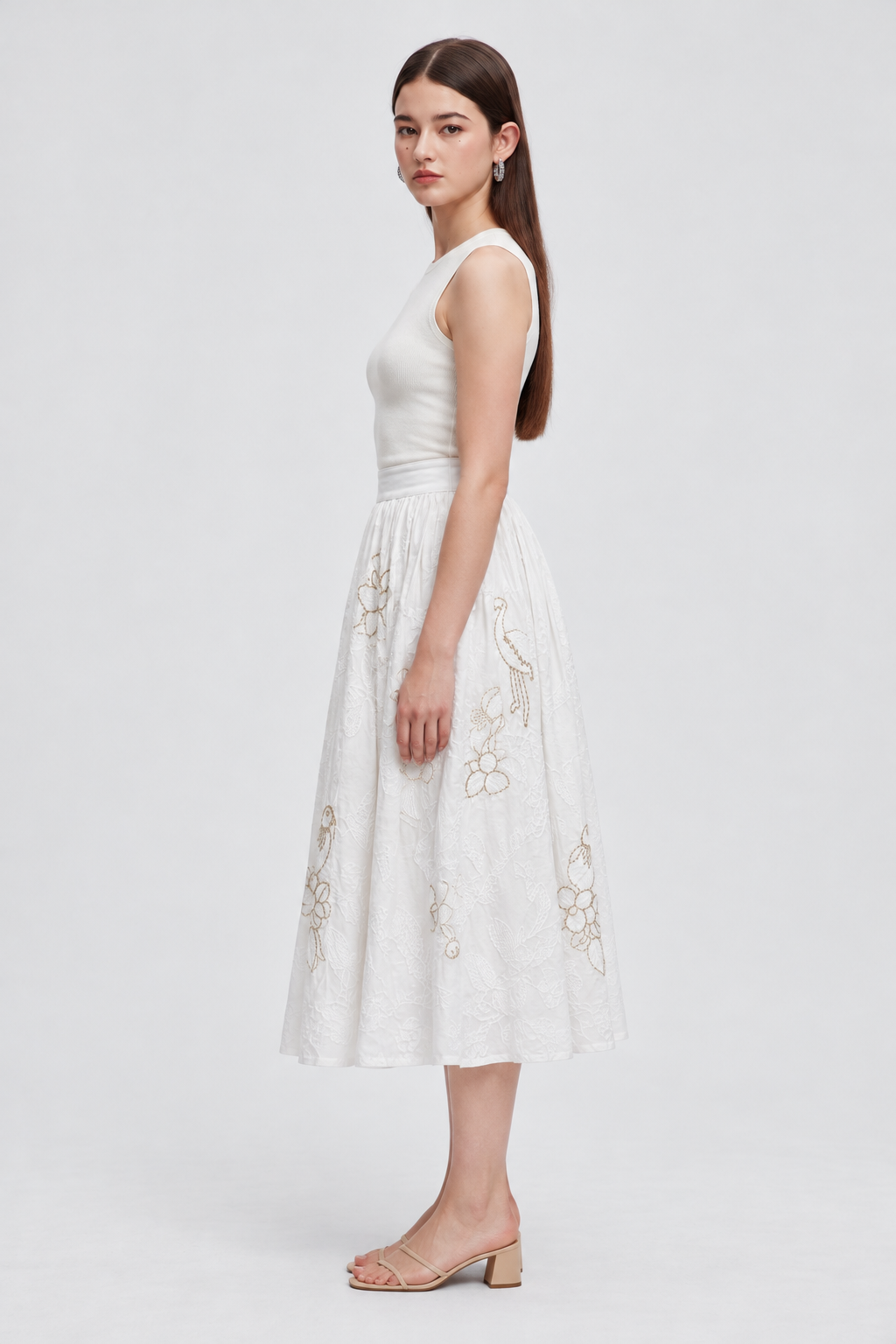 IY892S261AH white side - model Daria S