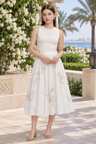 IY892S261AH white lifestyle - model Daria S