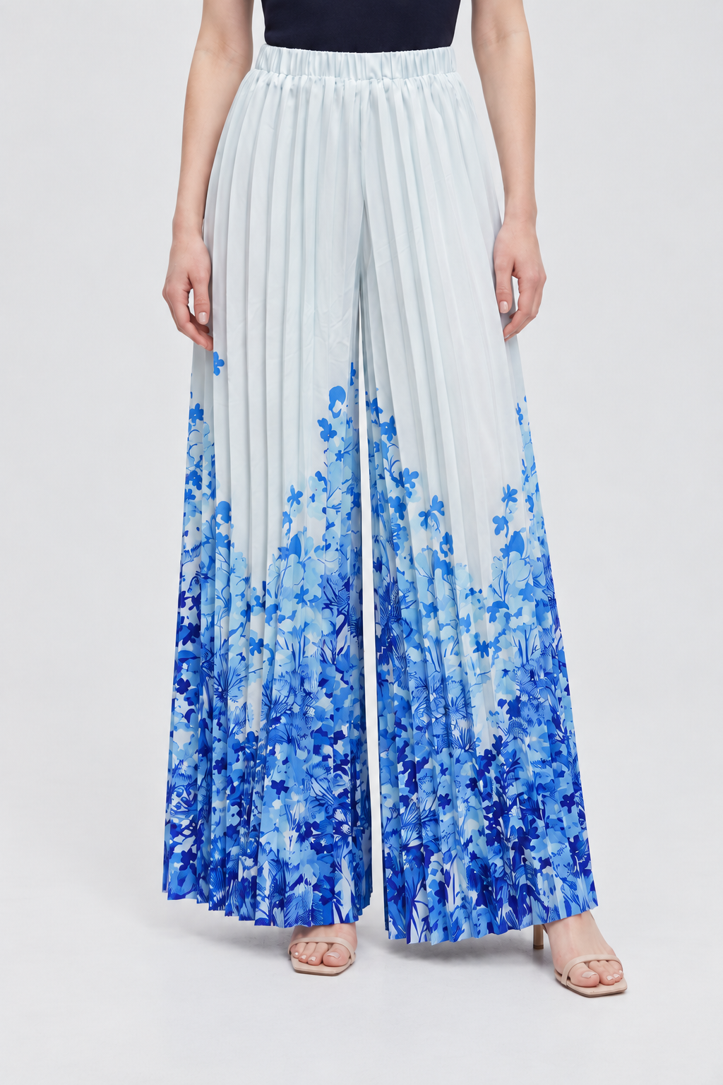 IYE311S261CZ blue_floral garment front - model alice