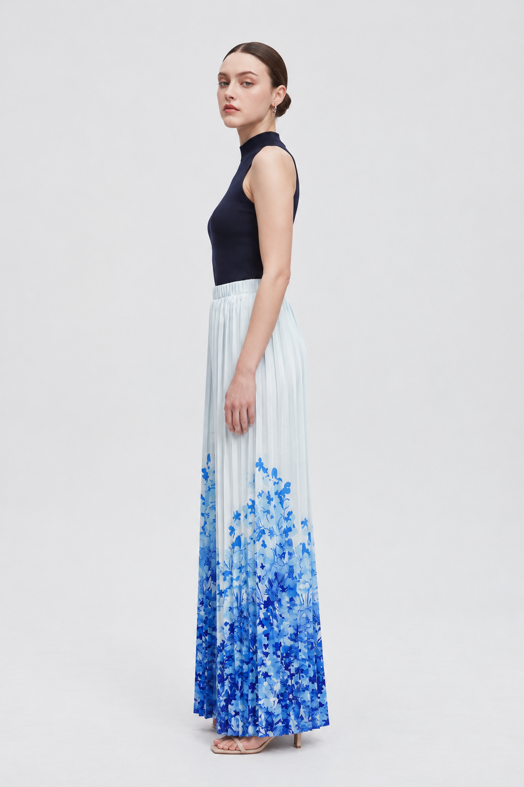 IYE311S261CZ blue_floral side - model alice