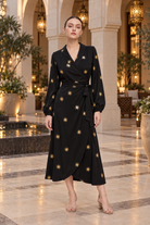 IYE536S261JA black_gold lifestyle - model alice