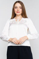 نتشي بلوزة سادة برباط على الصدر أكمام طويلة