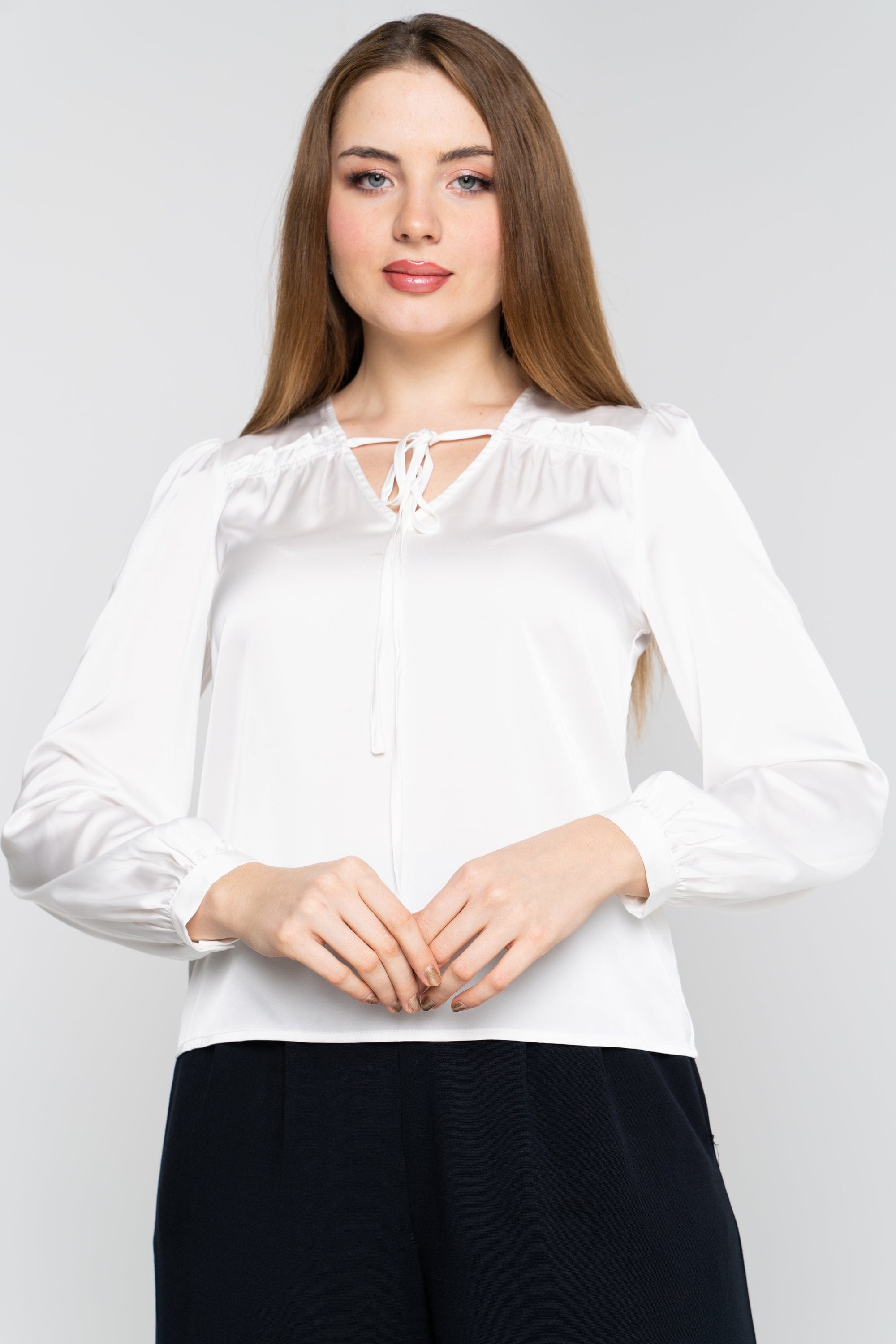 نتشي بلوزة سادة برباط على الصدر أكمام طويلة