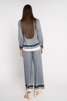 نتشي قميص منقوشة بأزرار أمامية كم طويل بياقة