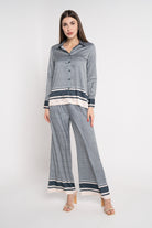 نتشي قميص منقوشة بأزرار أمامية كم طويل بياقة