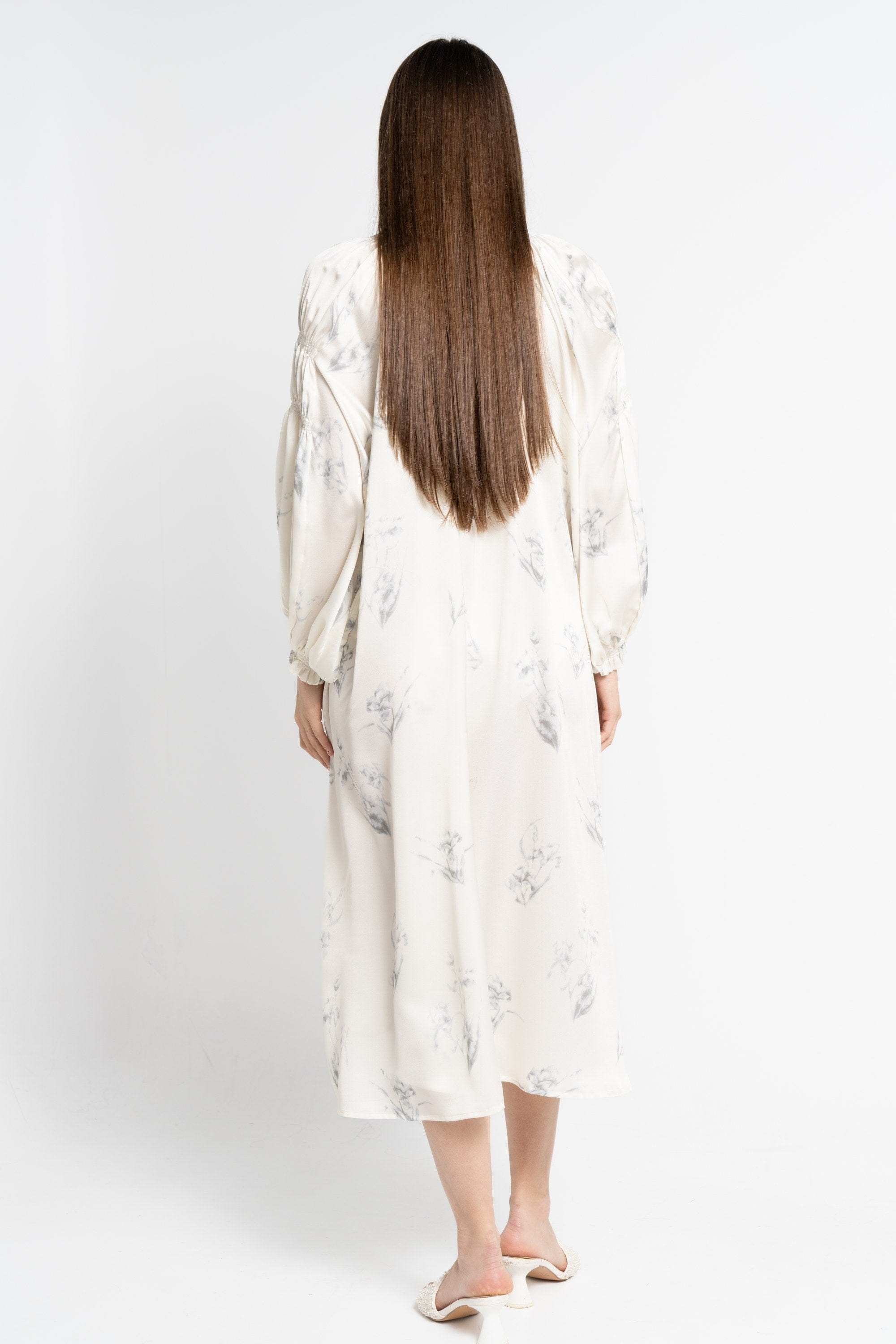 نتشي فستان ميدي بأكمام طويلة منقوش نسائي بيج