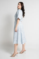 نتشي فستان ميدي كلاسيكي منقوش كم منفوش قصير