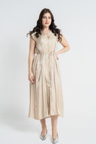 نتشي فستان ميدي بأكمام قصيرة بأزرار أمامية