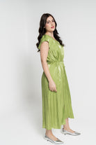 نتشي فستان ميدي بأكمام قصيرة بأزرار أمامية