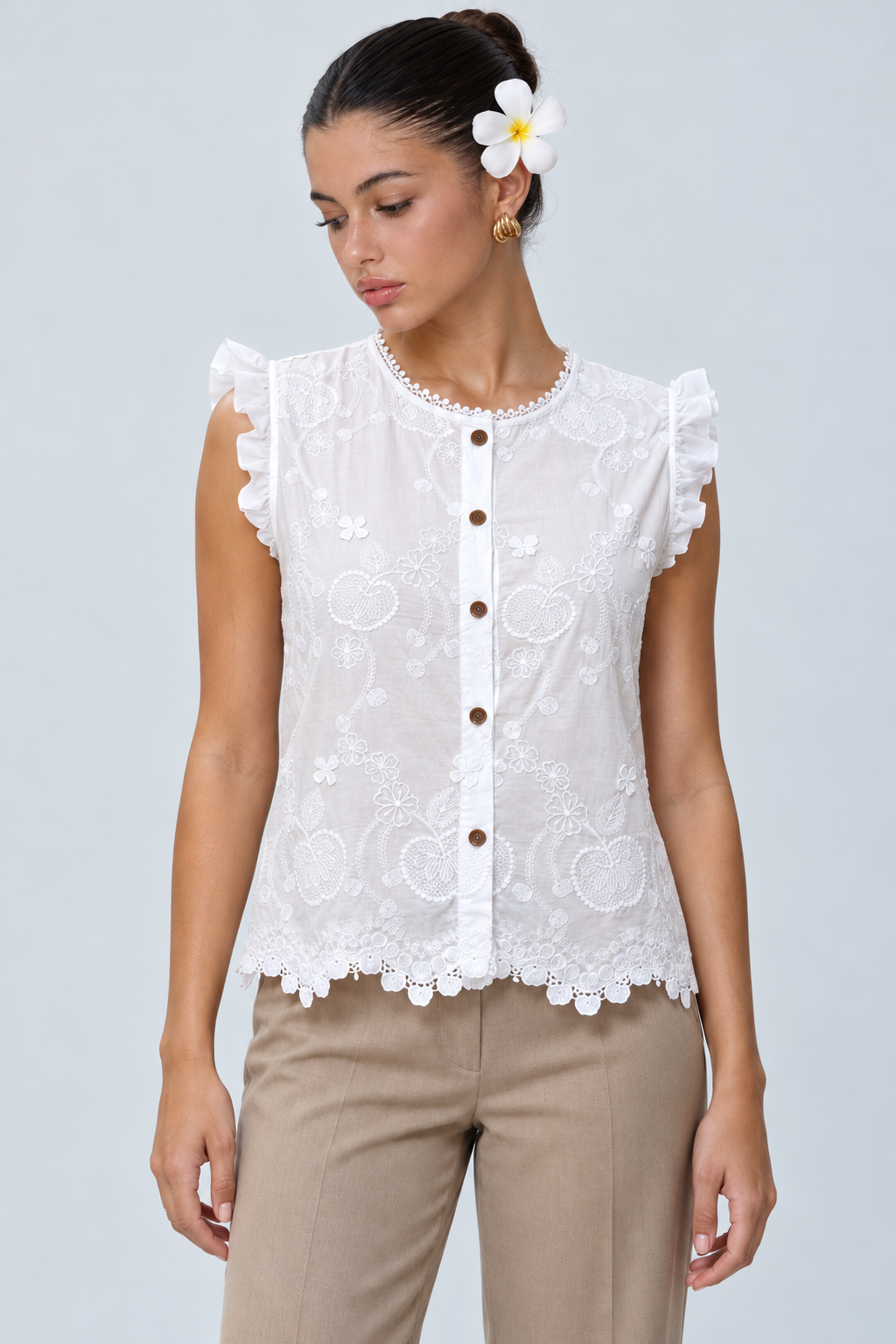 LIV0218AGI white garment detail on Maria