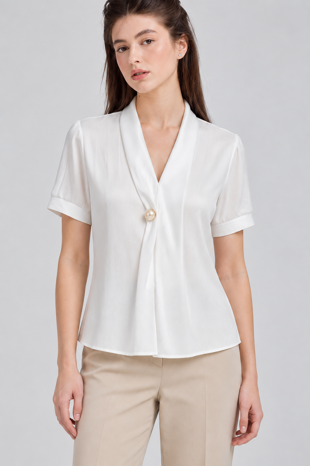 LIV0219 white blouse collar and button detail