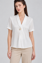 LIV0219 white blouse collar and button detail