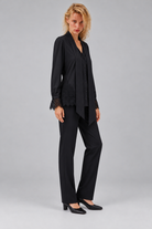 LIV0339 black shirt side pose