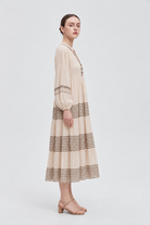 LV0777S262ZI beige side - model alice