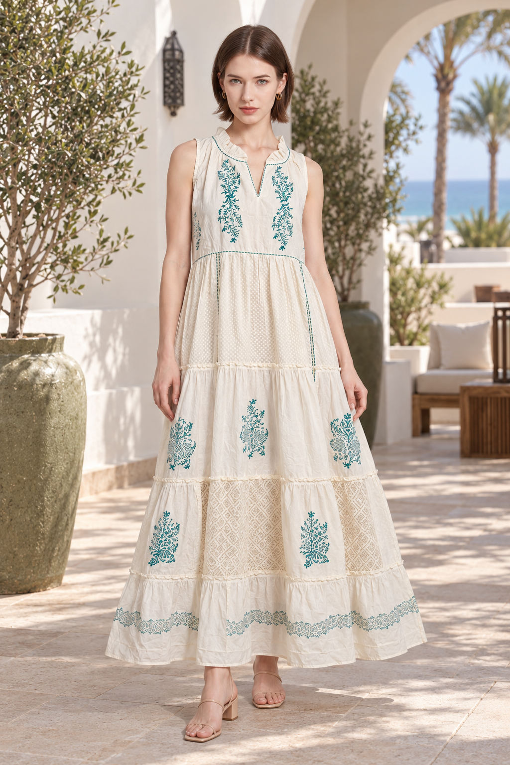 LV0778S262ZI off_white lifestyle - model Maria