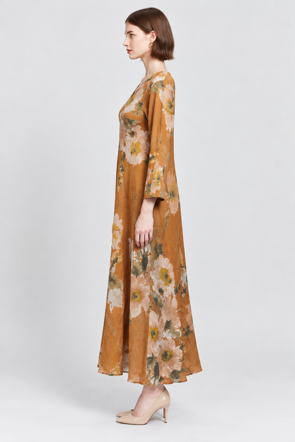 LV0898S262ZI brown floral maxi dress on Maria — side