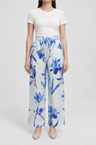 LV0905S262ZI blue garment front - model Daria S